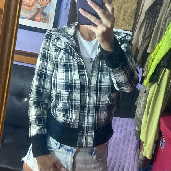 Women’s plaid zip up coat Practically brand new - Picture 6 of 6